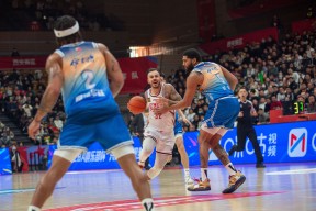 九游NBA季后赛转会期走向成谜；深圳男篮调整名单；球迷炸锅；更衣室氛围转暖的简单介绍