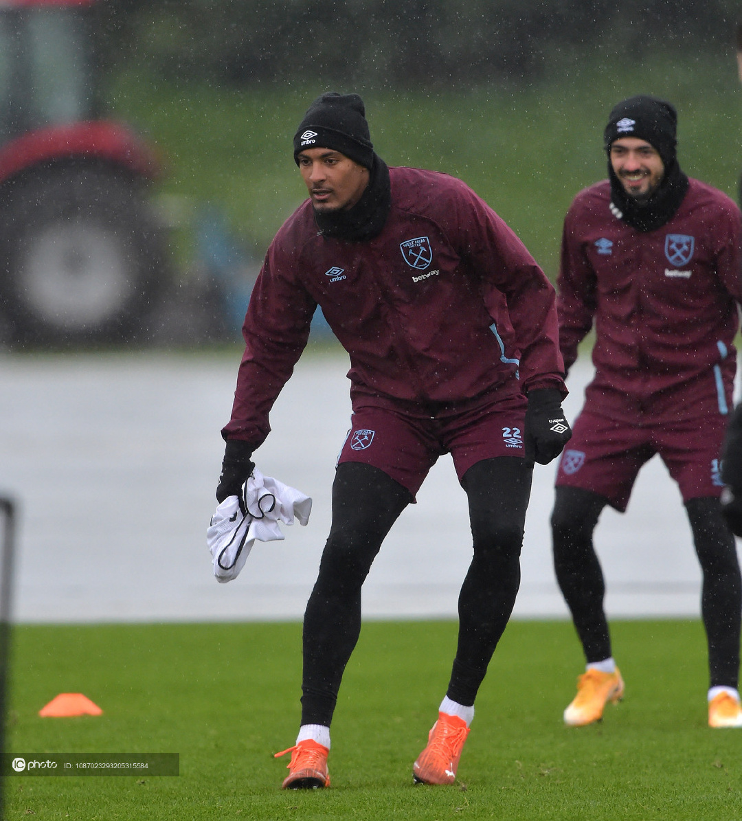 清晨体能课后，西汉姆防线松动备战英超，信心回归，团队化学反应显著的简单介绍